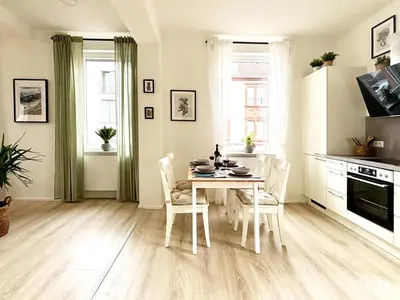 Küche/Küchenzeile in der Unterkunft COZEE - Spacious Apartment With Netflix