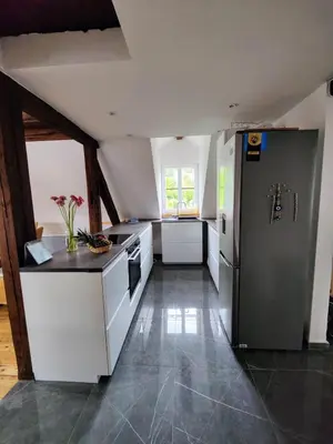 Küche/Küchenzeile in der Unterkunft Malerisches Apartment am Kirchplatz