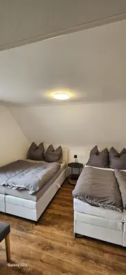 Ein Bett oder Betten in einem Zimmer der Unterkunft Gästehaus Schindhard