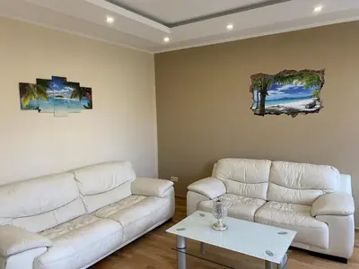 Ein Sitzbereich in der Unterkunft Zentrale 4 Zimmerwohnung mit kostenlosem Stellplatz