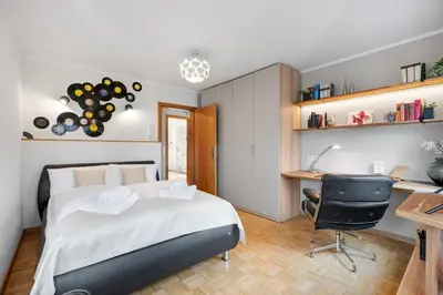 Ein Bett oder Betten in einem Zimmer der Unterkunft The Elegant