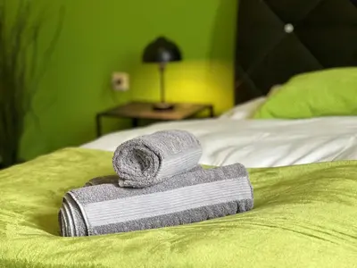 Ein Bett oder Betten in einem Zimmer der Unterkunft Feel Good Zimmer & Appartements