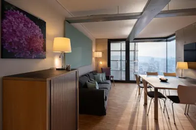 TV/Unterhaltungsangebot in der Unterkunft Lollipops-100qm-5Bed-Parken-View