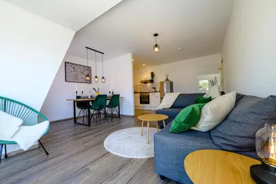 Ein Sitzbereich in der Unterkunft Ferienwohnung mit Sonnenbalkon & Parkplatz