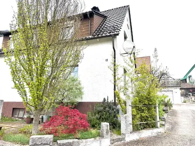 Das Gebäude in dem sich die Ferienwohnung befindet