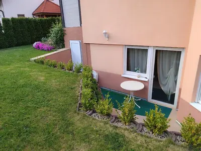 Ein Garten an der Unterkunft Idyllische Ferienwohnung