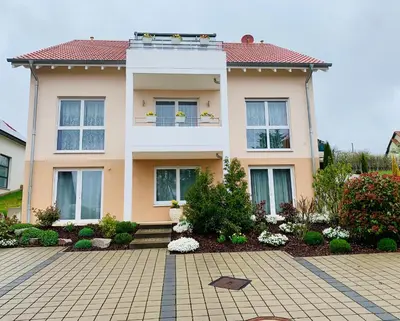 Das Gebäude in dem sich die Ferienwohnung befindet