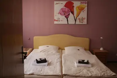 Ein Bett oder Betten in einem Zimmer der Unterkunft Landgasthof Hotel Rebe Alzey