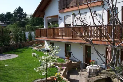 Ein Garten an der Unterkunft Ferienwohnung Kugel