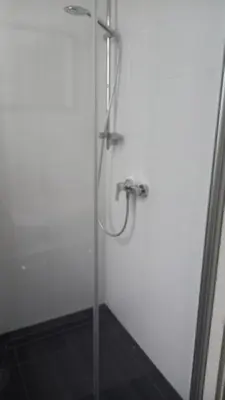 Ein Badezimmer in der Unterkunft Wohlfühloase historische Altstadt Gundelsheim Neckarstrasse 16 Eingang 2