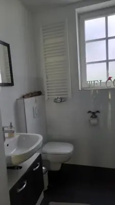 Ein Badezimmer in der Unterkunft Wohlfühloase historische Altstadt Gundelsheim Neckarstrasse 16 Eingang 2
