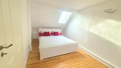 Ein Bett oder Betten in einem Zimmer der Unterkunft 64 qm Harmonic Design mit Küche, ruhige und begrünte Lage , Innenstadt Ost