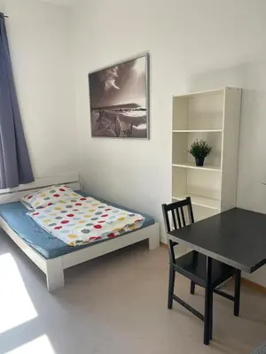 Ein Bett oder Betten in einem Zimmer der Unterkunft Central old building room