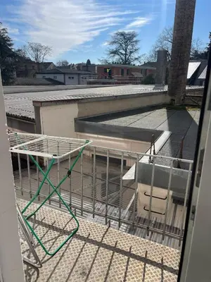Ein Balkon oder eine Terrasse in der Unterkunft Central old building room