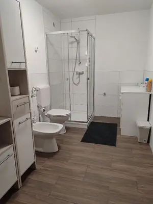 Ein Badezimmer in der Unterkunft Unterkunft REHBERG Zimmer III