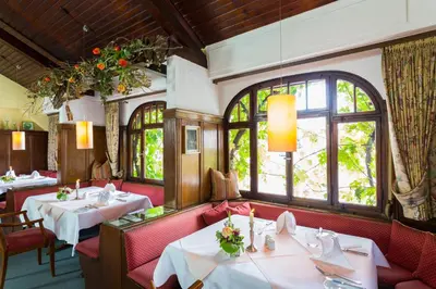 Ein Restaurant oder anderes Speiselokal in der Unterkunft Hotel Weinhaus Stern