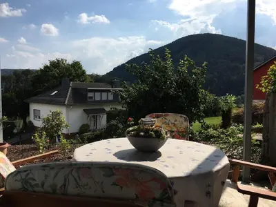 Ein allgemeiner Bergblick oder ein Berglick von der Ferienwohnung aus