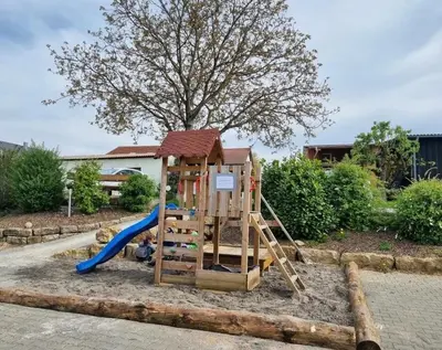 Ein Kinderspielbereich in der Unterkunft Auszeit und Idylle auf dem Pferdehof