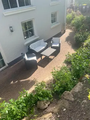Ein Garten an der Unterkunft Moderne & gemütliche Ferienwohnung mit Terasse in Nieder-Olm