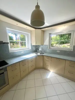 Küche/Küchenzeile in der Unterkunft Moderne & gemütliche Ferienwohnung mit Terasse in Nieder-Olm