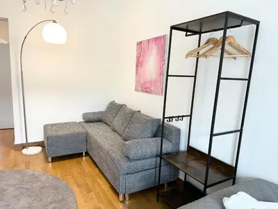Ein Sitzbereich in der Unterkunft BELLA - Family&Business Ap 1, 100m zum Konzerteingang Schloß, Parkplatz, SmartTV, Netflix, Waschmaschine, 24h Checkin, 30qm