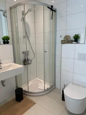Ein Badezimmer in der Unterkunft BELLA - Family&Business Ap 1, 100m zum Konzerteingang Schloß, Parkplatz, SmartTV, Netflix, Waschmaschine, 24h Checkin, 30qm