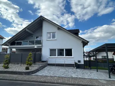 Das Gebäude in dem sich das Ferienhaus befindet