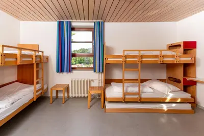 Ein Bett oder Betten in einem Zimmer der Unterkunft Jugendherberge Burg Rabeneck Pforzheim