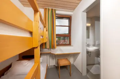 Ein Badezimmer in der Unterkunft Jugendherberge Burg Rabeneck Pforzheim