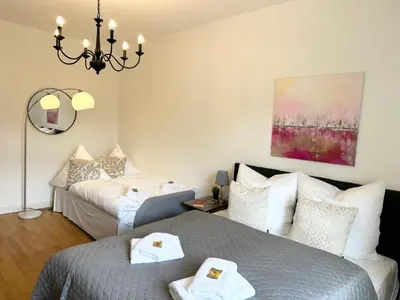 Ein Bett oder Betten in einem Zimmer der Unterkunft BELLA - Business&Family Ap 7, 100m vom Konzerteingang Schloß, Parkplatz, SmartTV, Netflix, Waschmaschine, 24h Checkin, 31qm