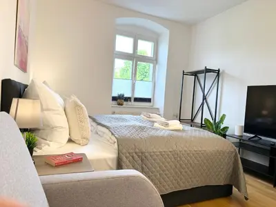 Ein Bett oder Betten in einem Zimmer der Unterkunft BELLA - Business&Family Ap 7, 100m vom Konzerteingang Schloß, Parkplatz, SmartTV, Netflix, Waschmaschine, 24h Checkin, 31qm