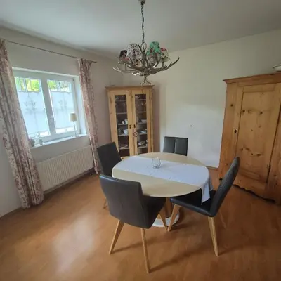 Ein Sitzbereich in der Unterkunft Ferienwohnung Dorn