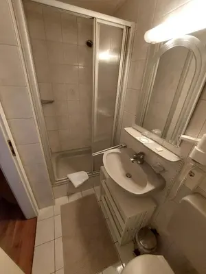 Ein Badezimmer in der Unterkunft Goldner Engel, Restaurant - Hotel - Metzgerei