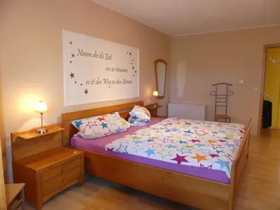 Ein Bett oder Betten in einem Zimmer der Unterkunft Ferienwohnung Schanbacher