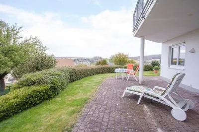 Ein Garten an der Unterkunft Haus Ulla