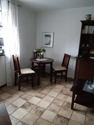 Ein Sitzbereich in der Unterkunft Ferienwohnung Bibert