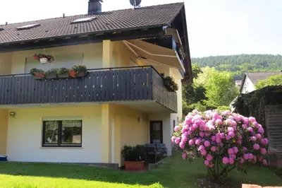 Das Gebäude in dem sich die Ferienwohnung befindet