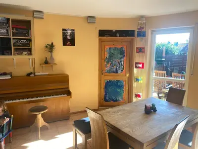 Ein Sitzbereich in der Unterkunft Ferienhaus am Waldrand Village Holiday home