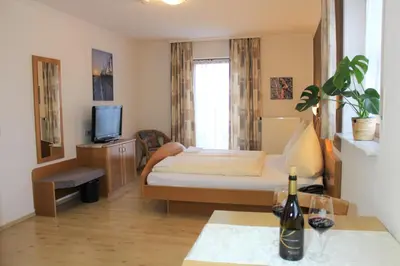 TV/Unterhaltungsangebot in der Unterkunft Winzerhotel Kinges-Kessel