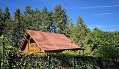 Das Gebäude in dem sich das Ferienhaus befindet
