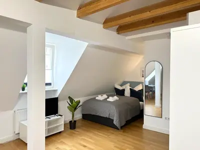 Ein Bett oder Betten in einem Zimmer der Unterkunft BELLA - Business&Family Ap 15,100m zum Konzerteingang Schloß, Parkplatz, SmartTV, Netflix, Waschmaschine, 24h Checkin, 30qm