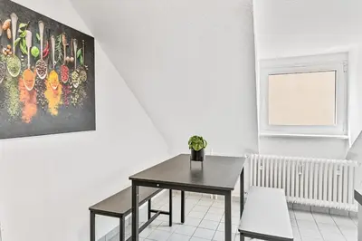 Ein Sitzbereich in der Unterkunft PF03 Innenstadt Apartment für Monteure und Teams - NEU Monteurunterkünfte in Pforzheim - LS CrewComfort auch für weitere Unterkünfte