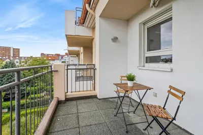 Ein Balkon oder eine Terrasse in der Unterkunft MONTEUR - Unterkunft für bis zu 6 Personen in 63128 Dietzenbach - OF03