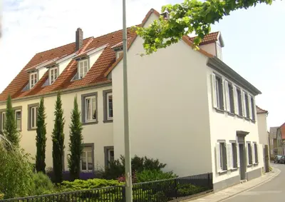 Das Gebäude in dem sich die Ferienwohnung befindet