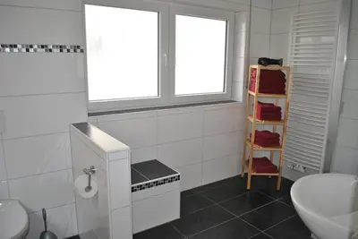 Ein Badezimmer in der Unterkunft Ferienhaus Rauwolf mit 2 Ferienwohnungen