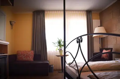 Ein Bett oder Betten in einem Zimmer der Unterkunft Landhotel Zur Post
