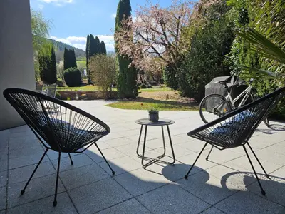 Ein Garten an der Unterkunft Unterkunft für Radfahrer