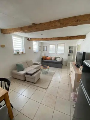 Ein Sitzbereich in der Unterkunft Ferienwohnung am Hainbach