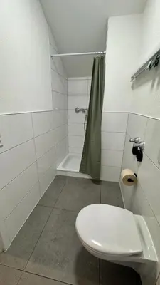 Ein Badezimmer in der Unterkunft Böhl Station 1 Zimmer-Wohnungen