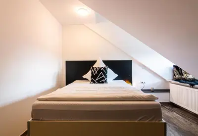 Ein Bett oder Betten in einem Zimmer der Unterkunft Nine Rooms - Serviced Rooms